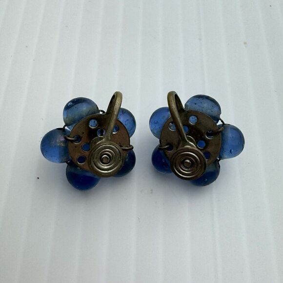 Vintage Clip On Earrings Lucite Blue Round Flower Silver Tone Metal Screw Back - Picture 4 of 7